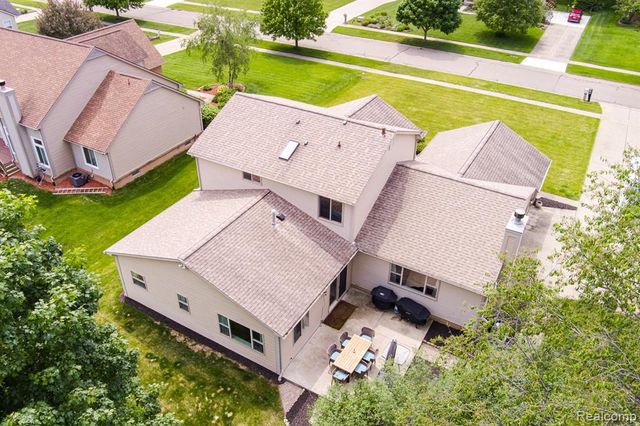 2241 Elkridge Circle, Highland, MI 48356