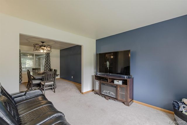 2241 Elkridge Circle, Highland, MI 48356