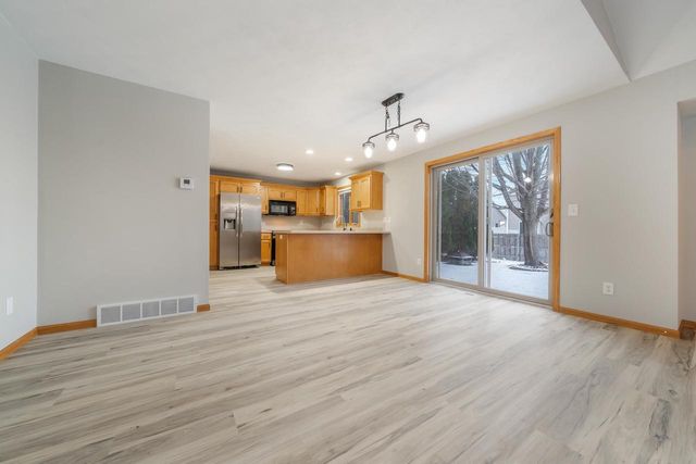 814 LANG WAY, Kimberly, WI 54136