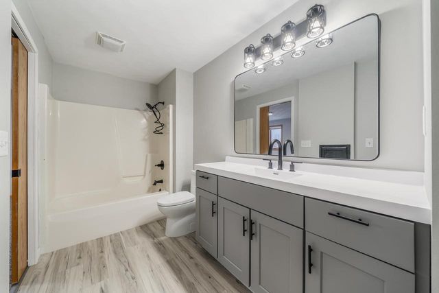 814 LANG WAY, Kimberly, WI 54136