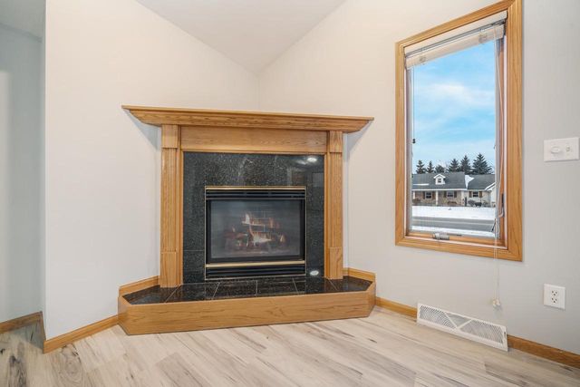 814 LANG WAY, Kimberly, WI 54136