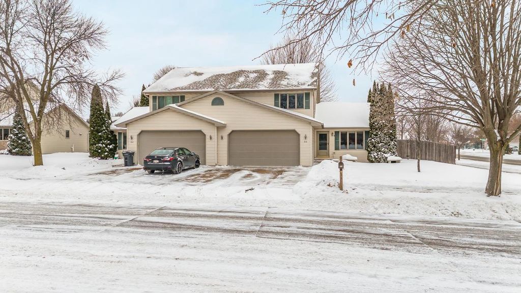 814 LANG WAY, Kimberly, WI 54136