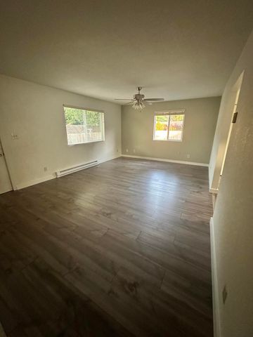 95 Oak Avenue, Redway, CA 95560