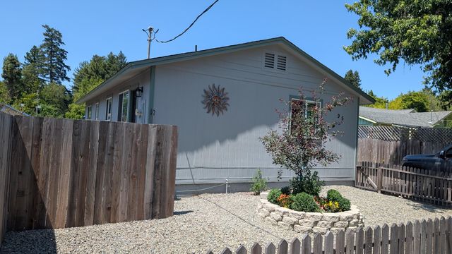 95 Oak Avenue, Redway, CA 95560