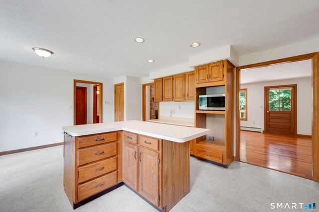 33 Woodmar Circle, South Windsor, CT 06074