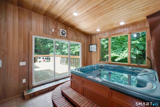 33 Woodmar Circle, South Windsor, CT 06074