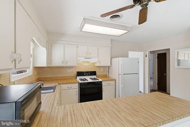 419 COSTA MESA DR, Toms River, NJ 08757