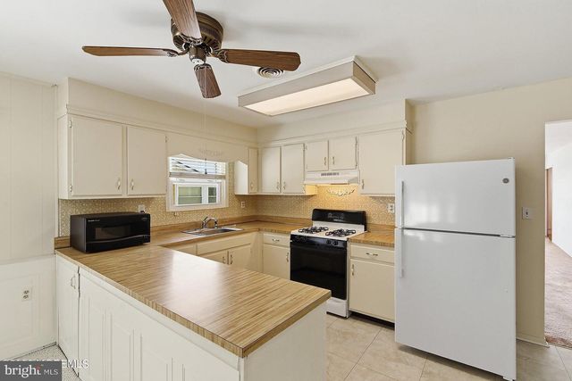 419 COSTA MESA DR, Toms River, NJ 08757