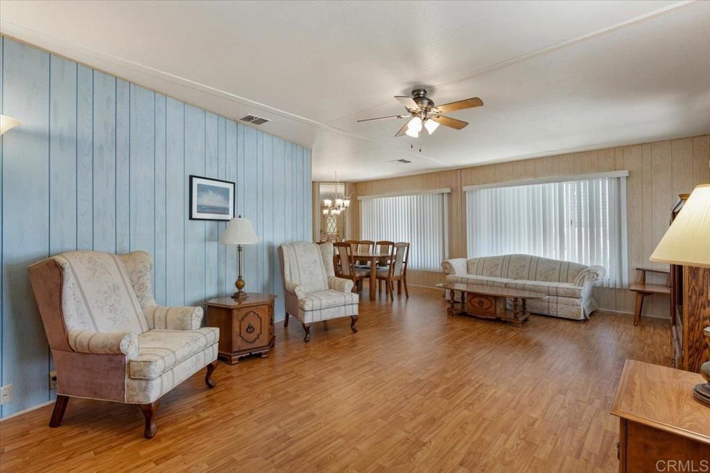 1010 E Bobier Drive 204, Vista, CA 92084