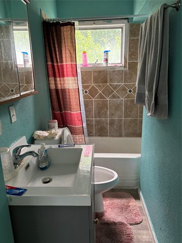 215 W Clay Street, Osceola, IA 50213
