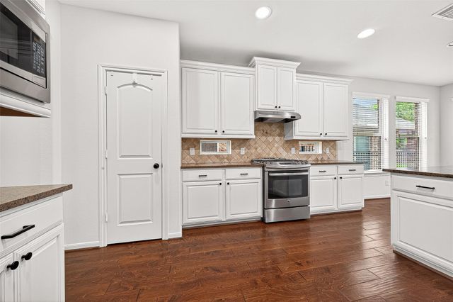 138 S Sawbridge Circle, Spring, TX 77389