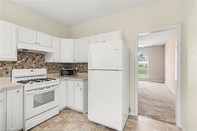 4990 Fiddlers Run Drive, Kernersville, NC 27284