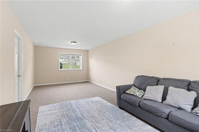 4990 Fiddlers Run Drive, Kernersville, NC 27284