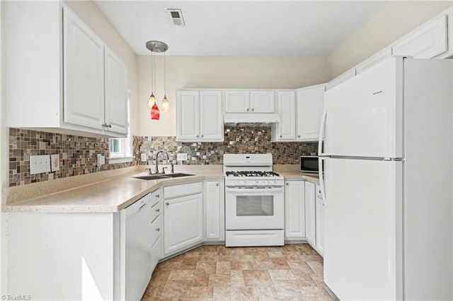4990 Fiddlers Run Drive, Kernersville, NC 27284