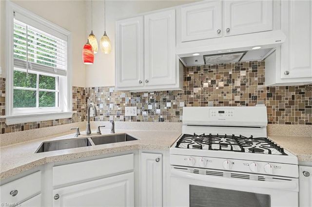 4990 Fiddlers Run Drive, Kernersville, NC 27284