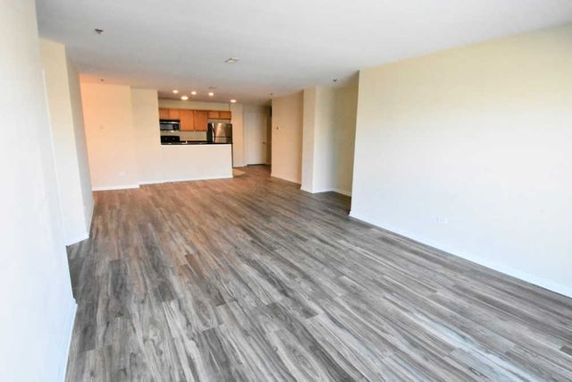8255 Skokie Boulevard 303, Skokie, IL 60077