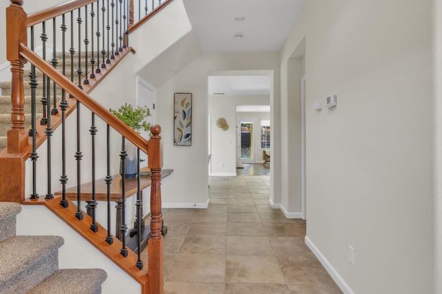 2064 Camp Whitney Cir, Rocklin, CA 95765