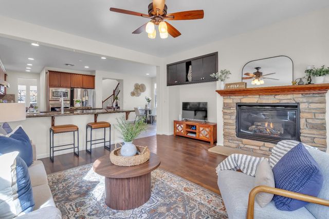 2064 Camp Whitney Cir, Rocklin, CA 95765