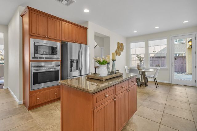 2064 Camp Whitney Cir, Rocklin, CA 95765