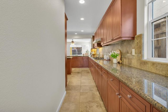 2064 Camp Whitney Cir, Rocklin, CA 95765