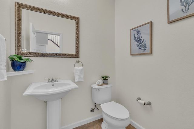 2064 Camp Whitney Cir, Rocklin, CA 95765