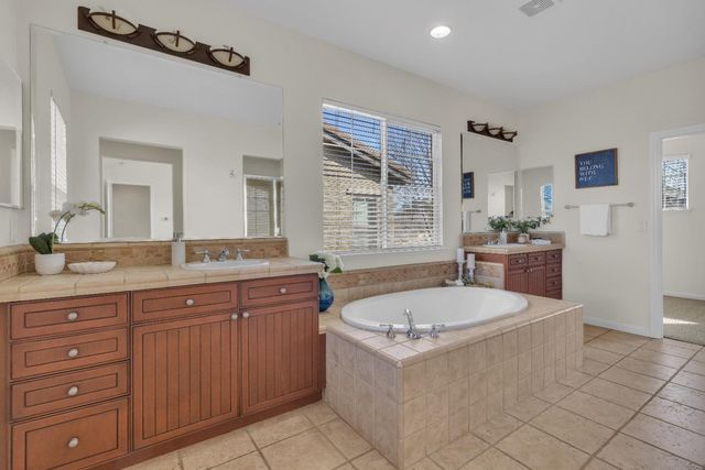 2064 Camp Whitney Cir, Rocklin, CA 95765