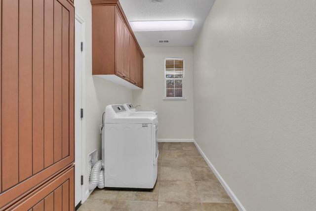 2064 Camp Whitney Cir, Rocklin, CA 95765