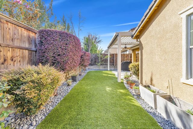 2064 Camp Whitney Cir, Rocklin, CA 95765