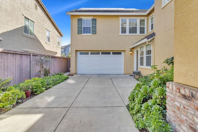 2064 Camp Whitney Cir, Rocklin, CA 95765