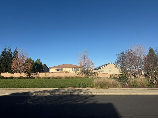 2064 Camp Whitney Cir, Rocklin, CA 95765