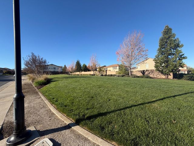 2064 Camp Whitney Cir, Rocklin, CA 95765