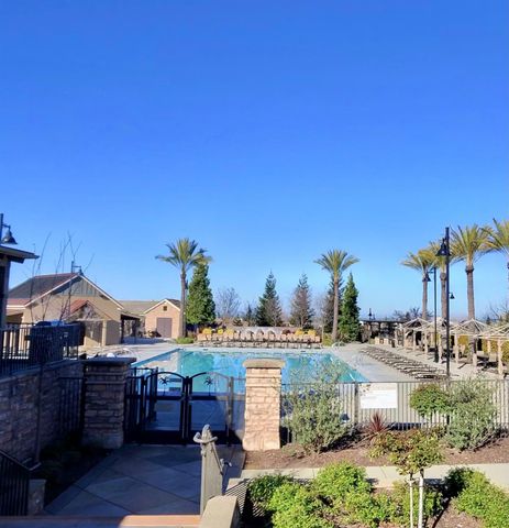 2064 Camp Whitney Cir, Rocklin, CA 95765