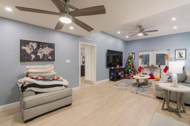 851 SE 5th Avenue, Pompano Beach, FL 33060