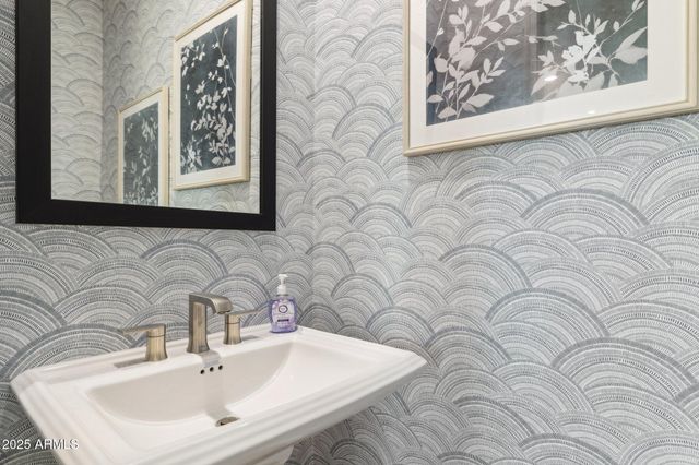 9845 S 11th Place, Phoenix, AZ 85042