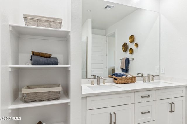 9845 S 11th Place, Phoenix, AZ 85042