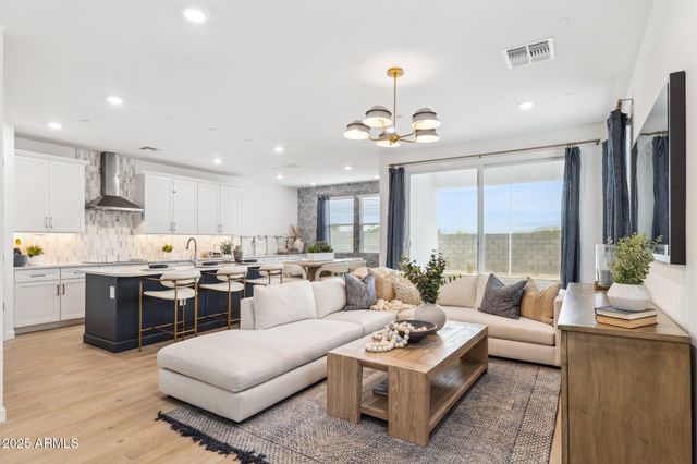 9845 S 11th Place, Phoenix, AZ 85042