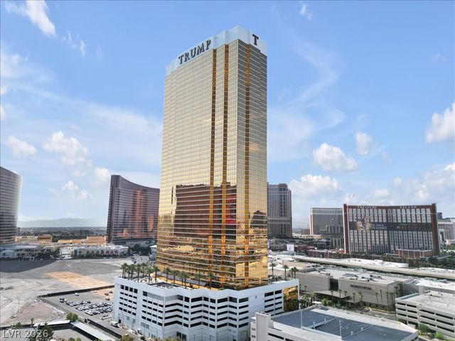 2000 North Fashion Show Drive 1906, Las Vegas, NV 89109