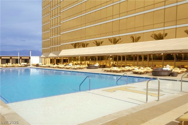 2000 North Fashion Show Drive 1906, Las Vegas, NV 89109