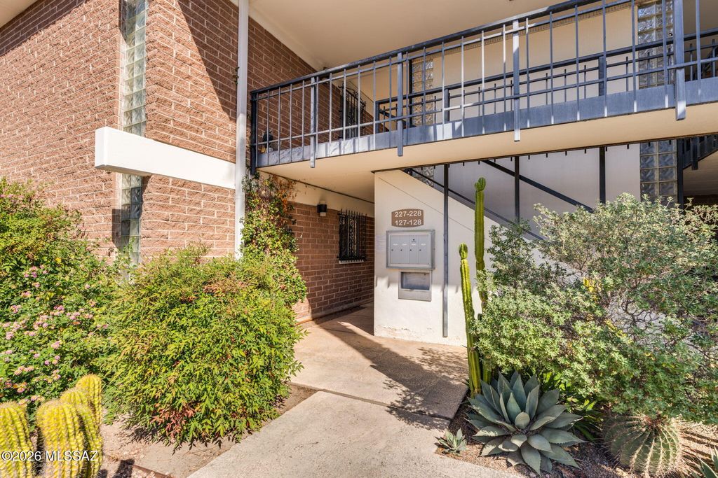 3940 E Timrod St Unit 127, Tucson, AZ 85711
