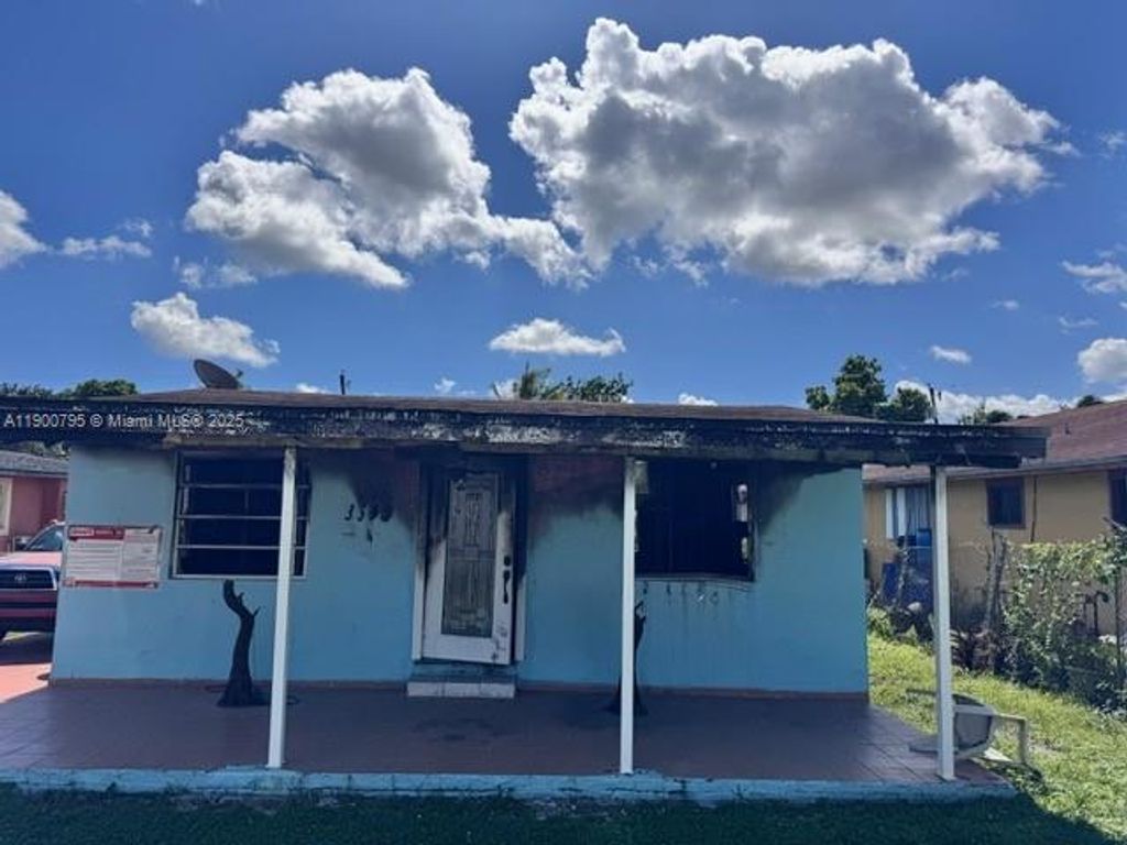 3330 NW 101st St, Miami, FL 33147