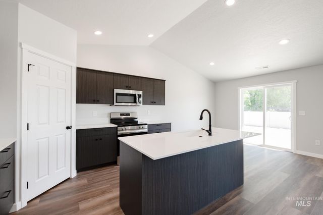 17676 N Boone Peak Ave, Nampa, ID 83687