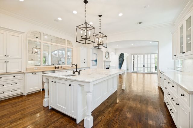 3614 Edgewater Street, Dallas, TX 75205