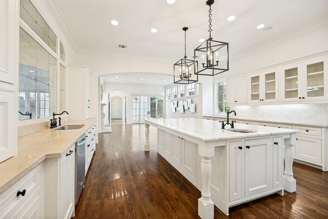 3614 Edgewater Street, Dallas, TX 75205