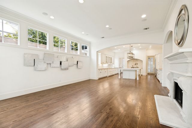 3614 Edgewater Street, Dallas, TX 75205