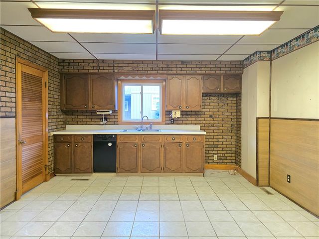 63 W Main St 73, Cowanshanock Twp, PA 16263