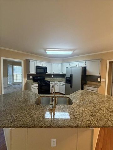 814 Michael Lee Way, Lawrenceville, GA 30043