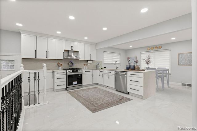 5635 Belmont Avenue, Dearborn Heights, MI 48127