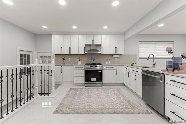 5635 Belmont Avenue, Dearborn Heights, MI 48127