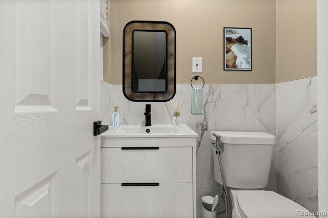 5635 Belmont Avenue, Dearborn Heights, MI 48127