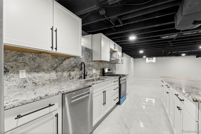 5635 Belmont Avenue, Dearborn Heights, MI 48127